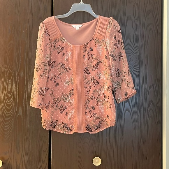 Lauren Conrad 3/4 sheer sleeved dusty rose with a pattern top. Size Small. - Picture 1 of 10